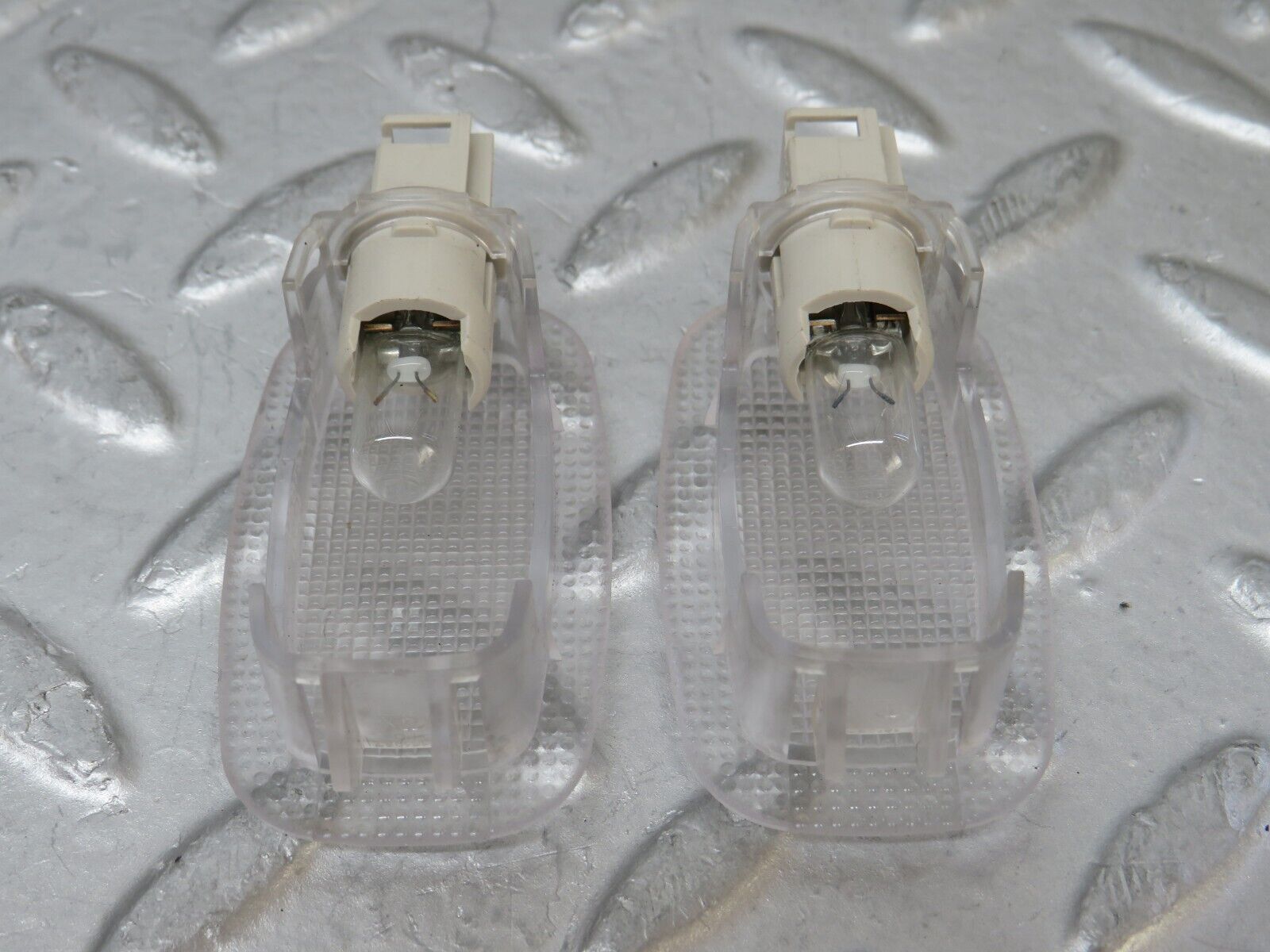 35134 Mercedes-Benz W221 Dome Light 2x 2218200401