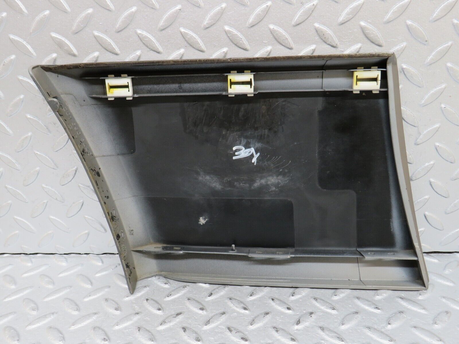 36451 Mercedes-Benz W201 190E 2.0L Front Right Fender Wing Moulding Trim 2016905440