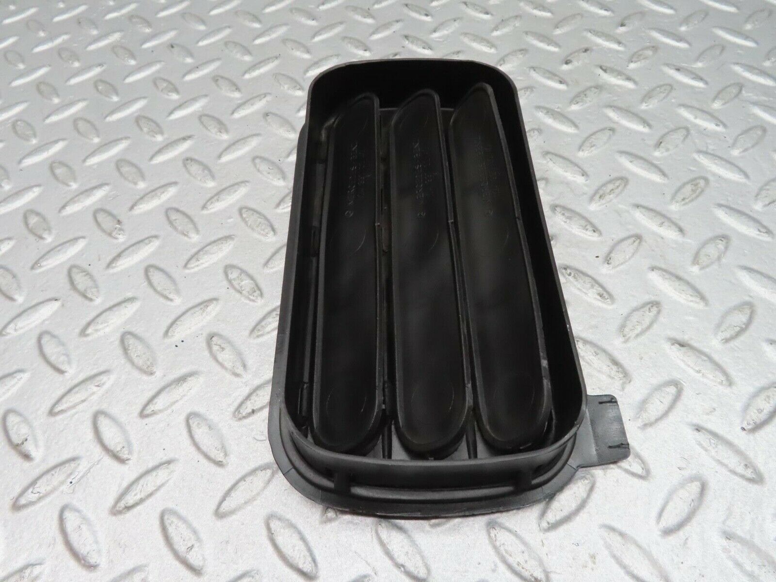 16202 Mercedes-Benz W124 260E Rear Air Intake Vent 1248370230