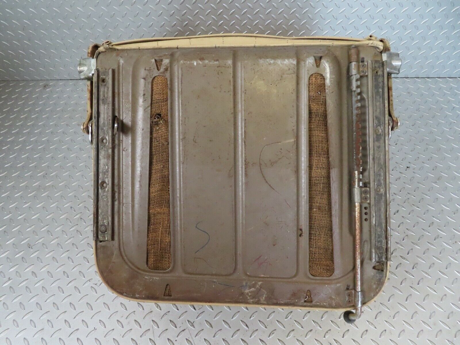 18762 Mercedes-Benz W120 W121 Ponton Front Left Seat Beige