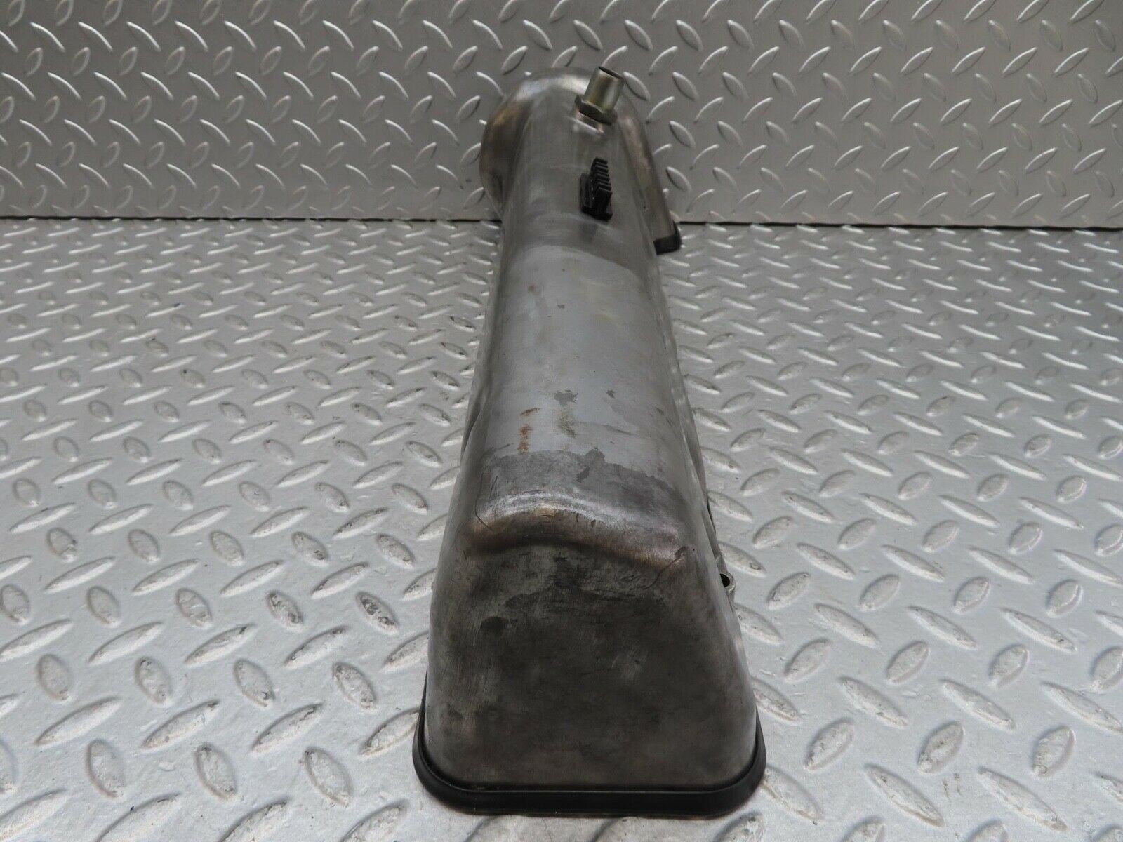 16530 Mercedes-Benz C107 350SLC Coupe Cylinder Head Valve Cover Left 1160161805