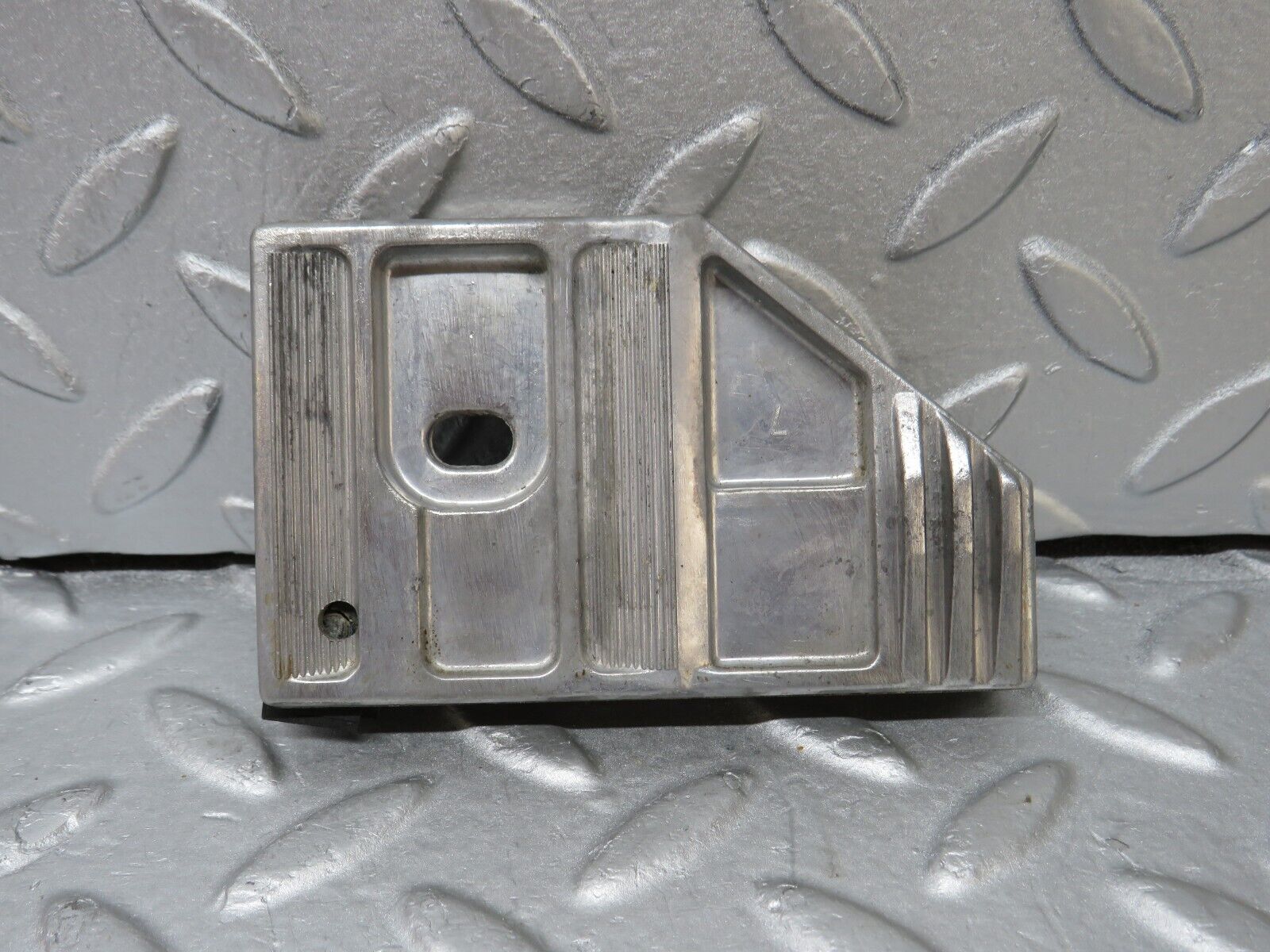 36887 Mercedes-Benz C126 420SEC Coupe Door Window Guide Bracket 1267250332