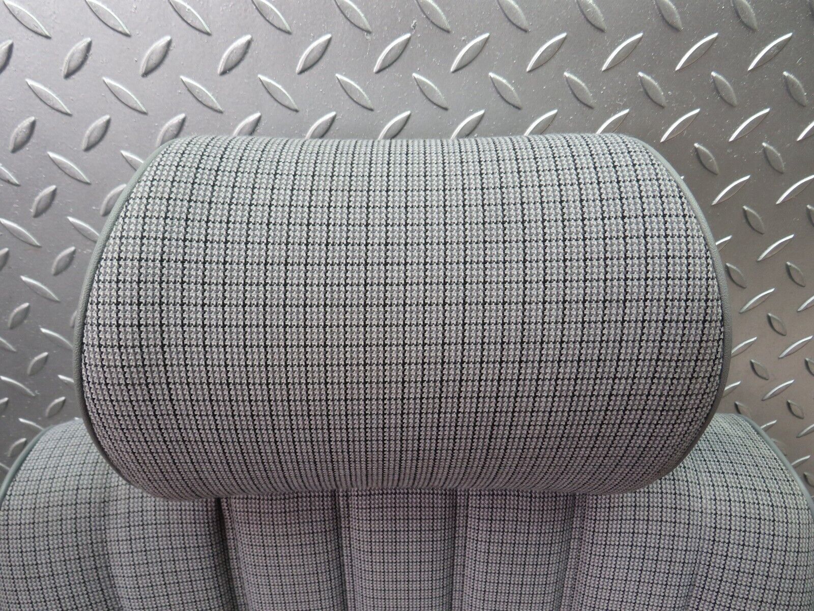 33706 Mercedes-Benz W201 190E 2.0L Front Right Driver Seat