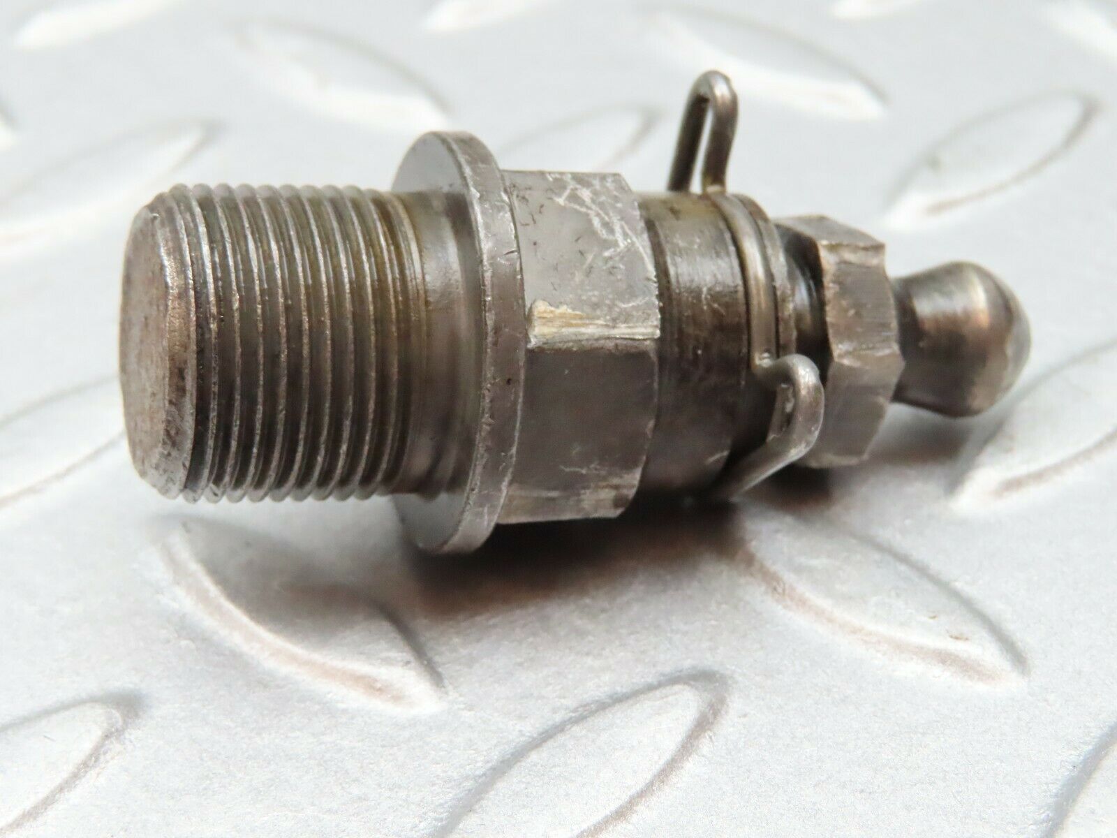 3548 Mercedes-Benz W108 280SE Ball Studs For Rocker Arm Mounting (Timing)