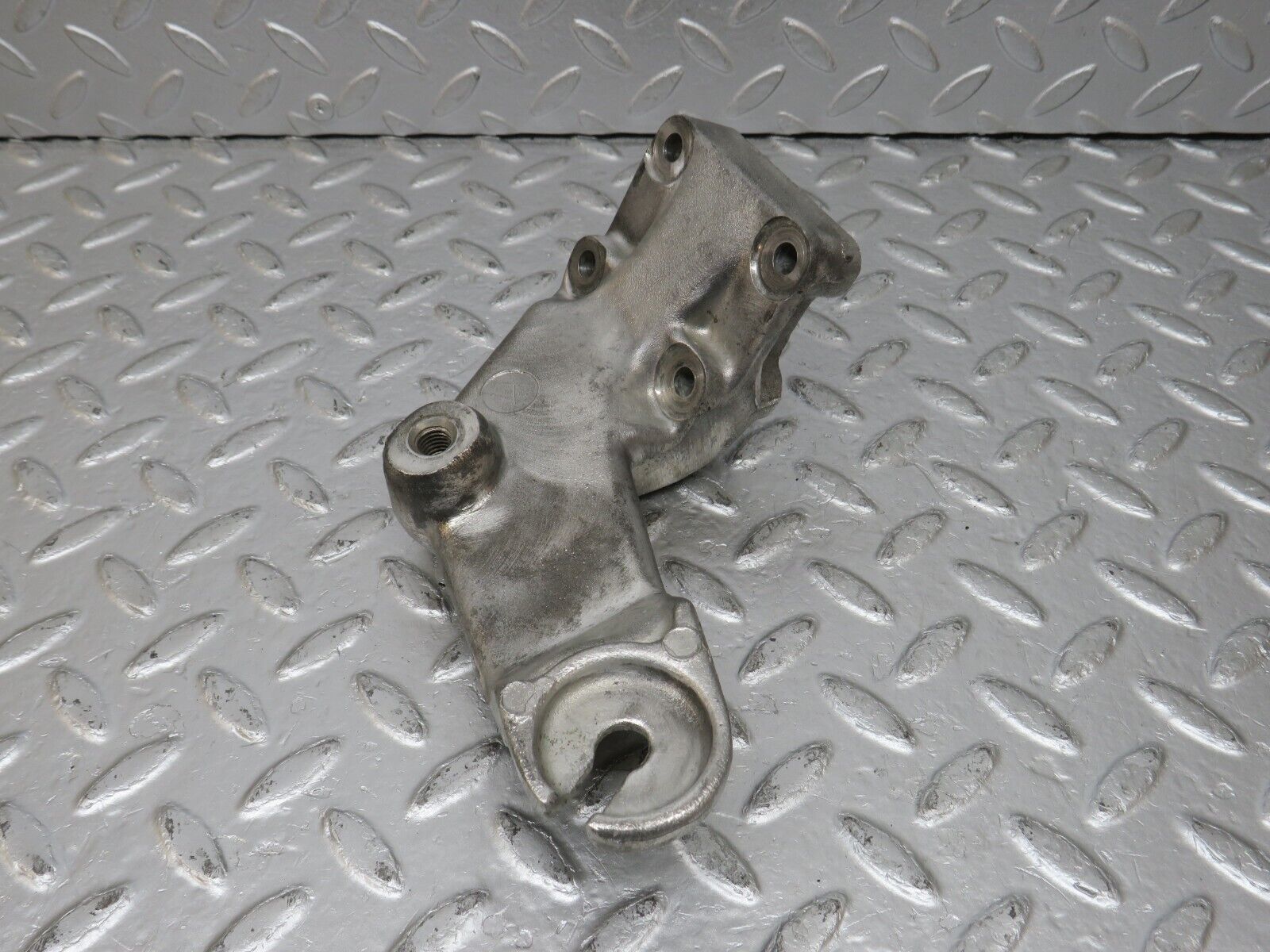 34507 Mercedes-Benz C126 380SEC Engine Mount Bracket Left Side 1162235004