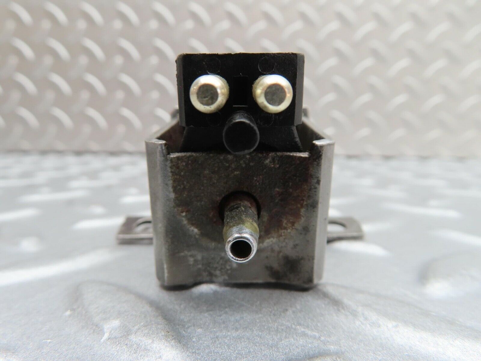 16124 Mercedes-Benz W123 280E Vacuum Solenoid 0015406897