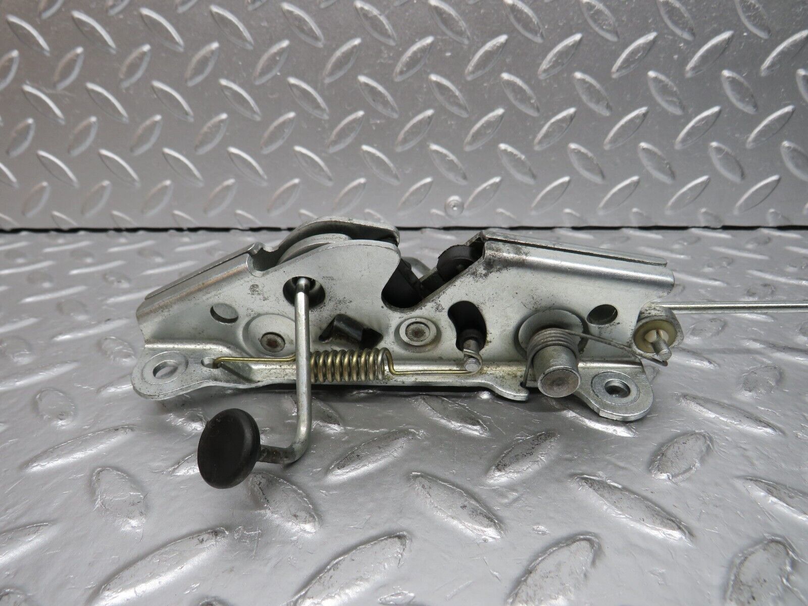 32562 Mercedes-Benz S124 300TE Wagon Rear Right Seat Bench Locking Mechanism