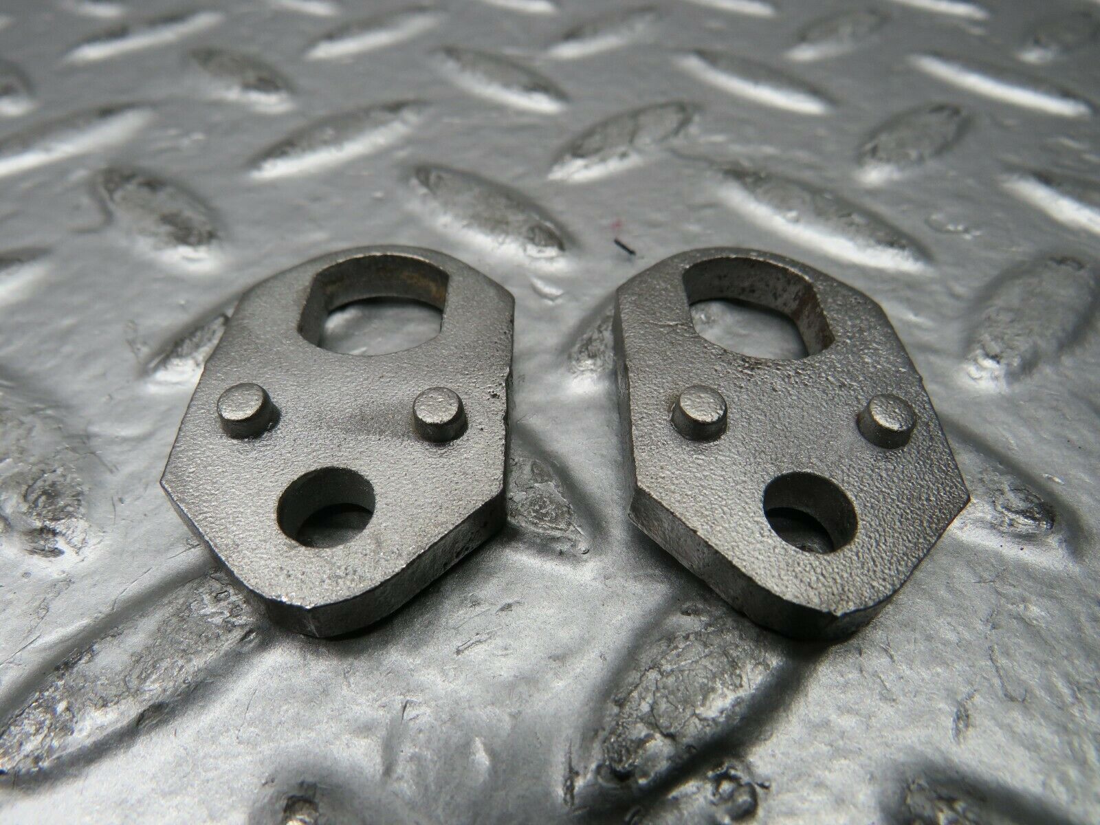 23171 Mercedes-Benz C107 450SLC Coupe Fuel Injector Bracket Pair