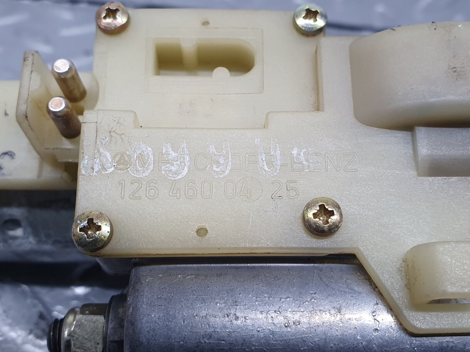 41004 Mercedes-Benz W126 300SE Steering Column Adjustment Motor 1264600425