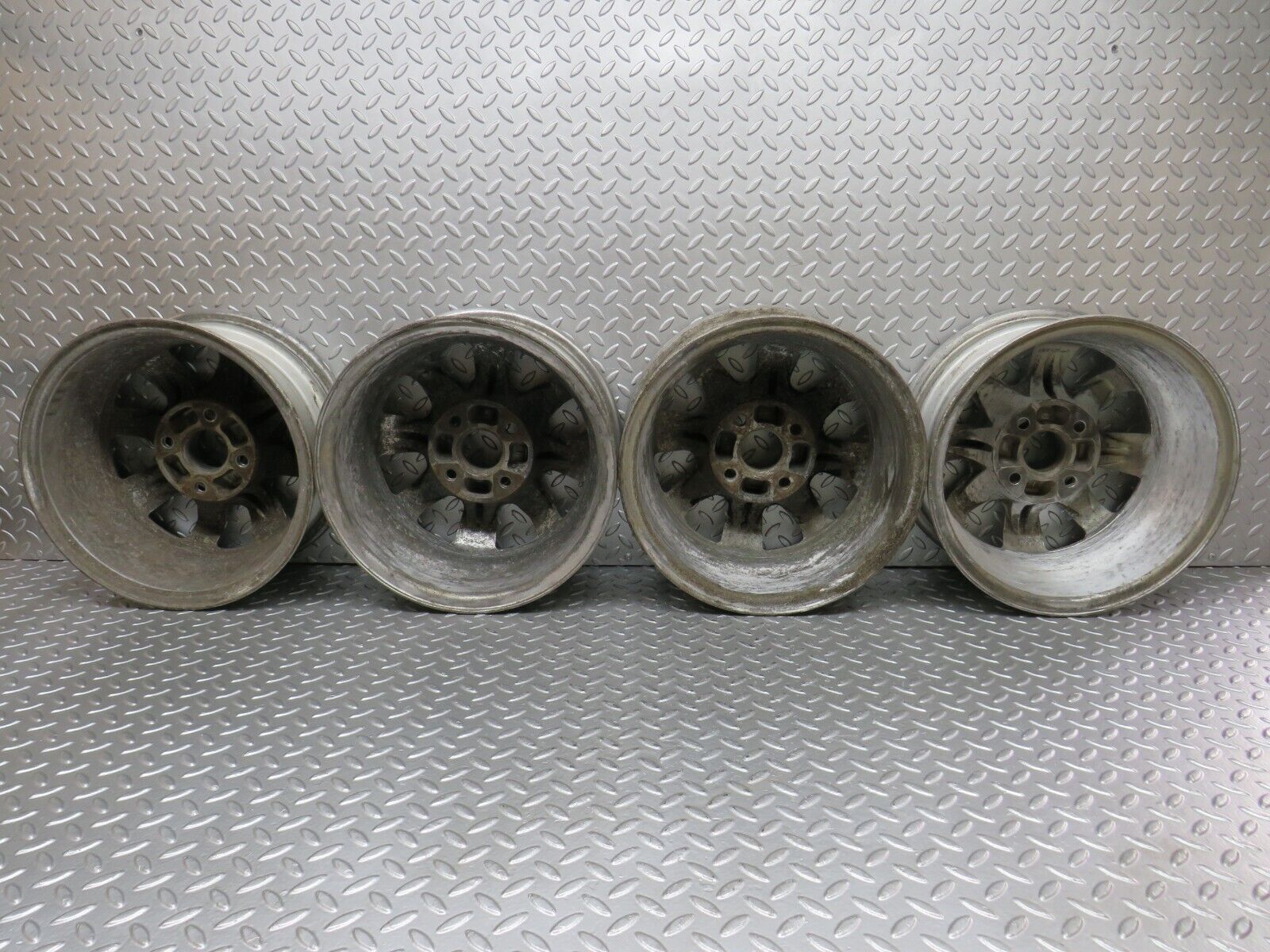 30197 Porsche 924 Alloy Wheel Set 6Jx14H2 477601031