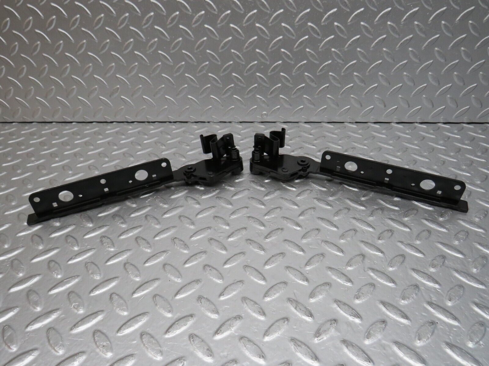 32546 Mercedes-Benz S124 300TE Wagon Trunk Floor Cover Hinge Pair