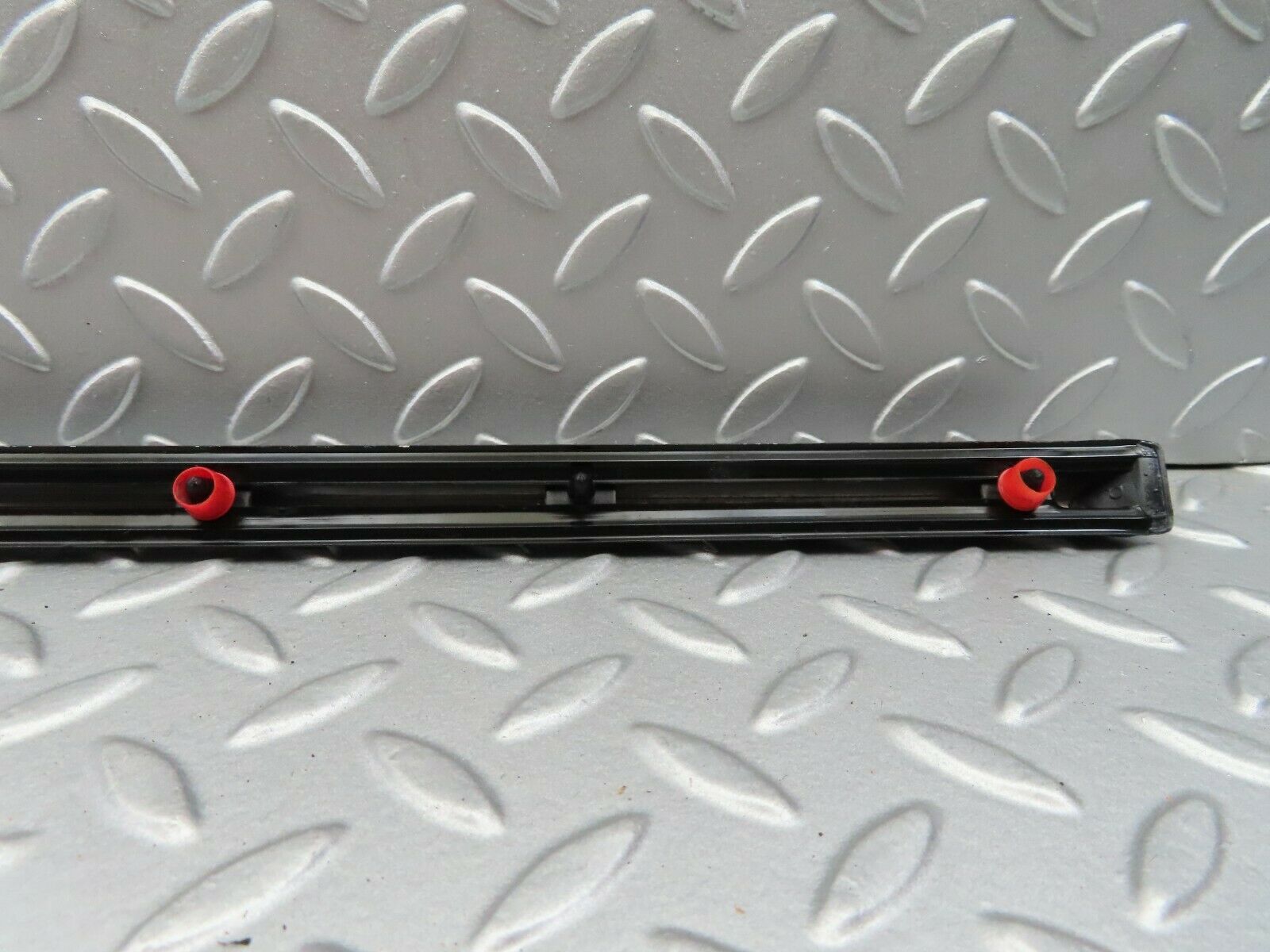 5882 Mercedes-Benz W123 200 Centre Door Chrome Trim Front Right