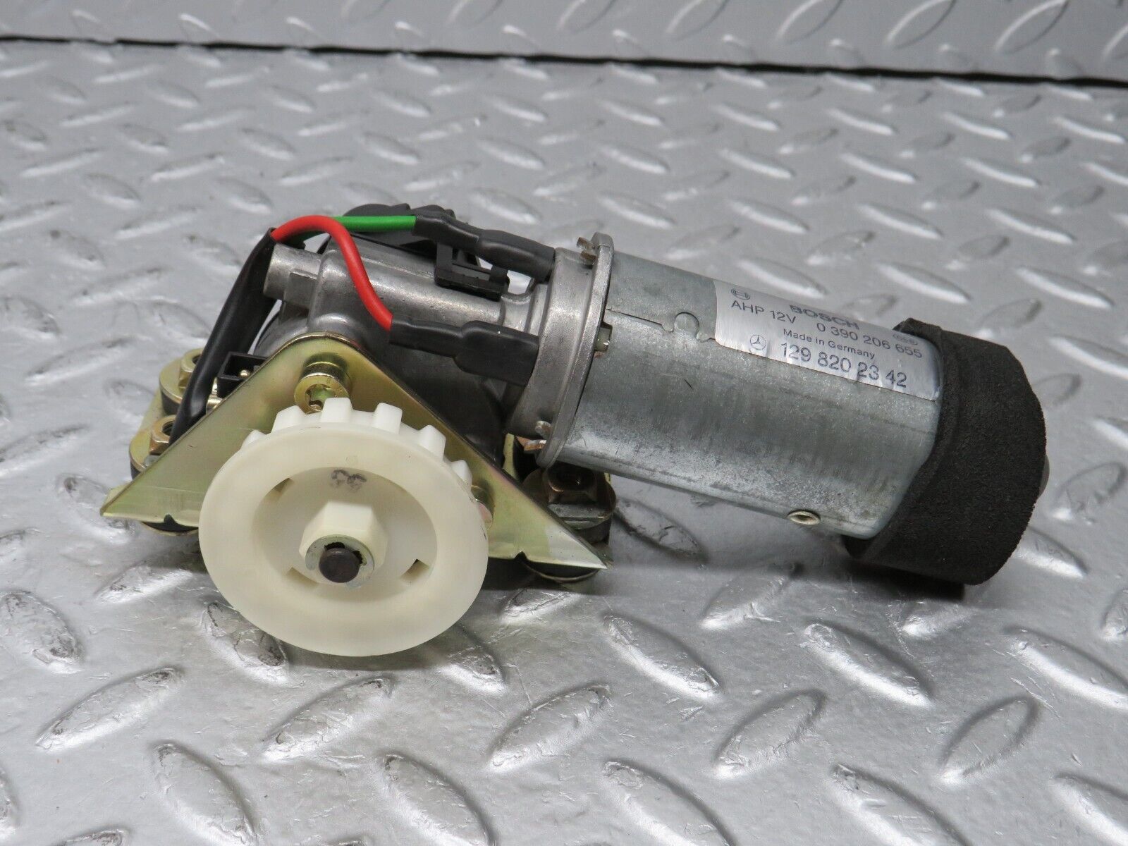 36850 Mercedes-Benz R129 300SL-24 Front Left Seat Adjustment Motor Bosch 1298202342 0390206655