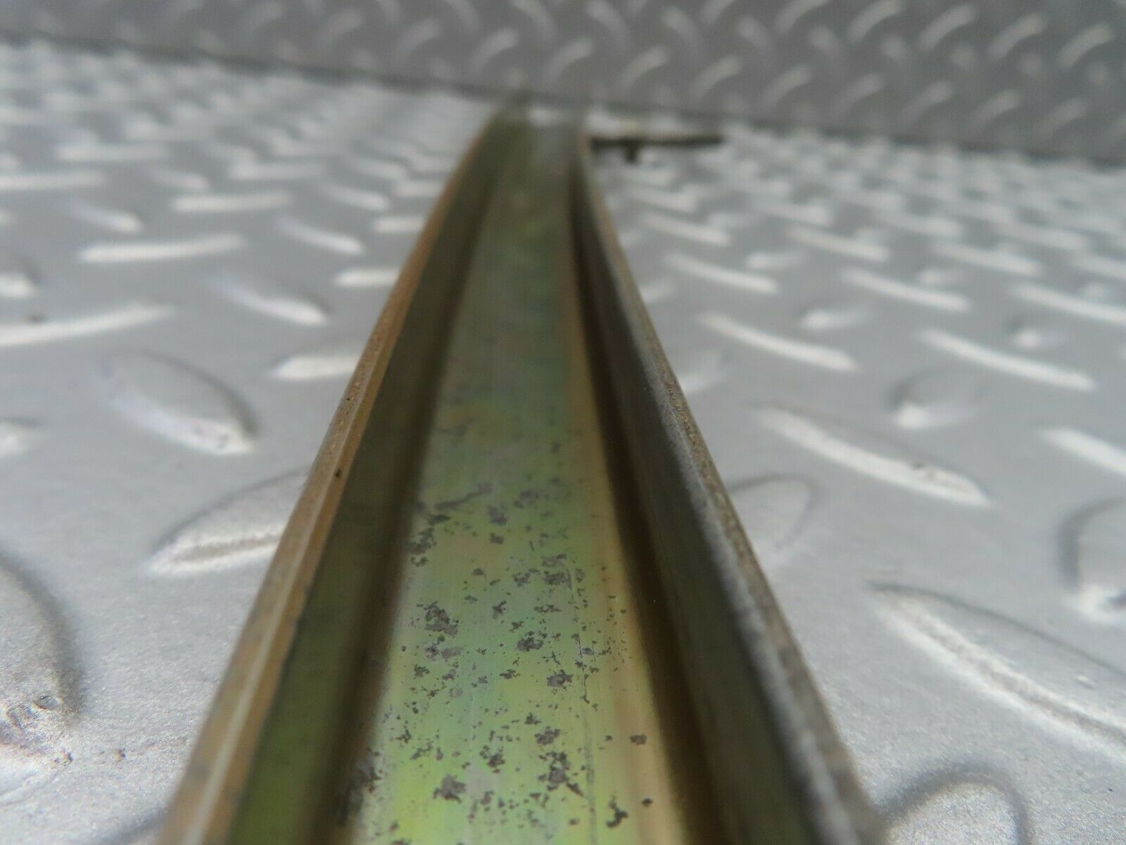 6854 Mercedes-Benz C107 350SLC Coupe Front Right Window Channel