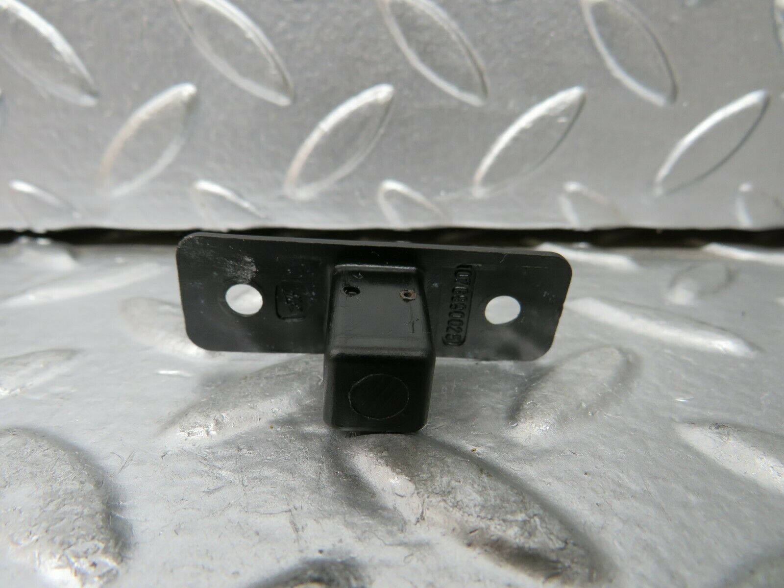 23420 Mercedes-Benz W116 350SE Glove Box Lock 1076890025