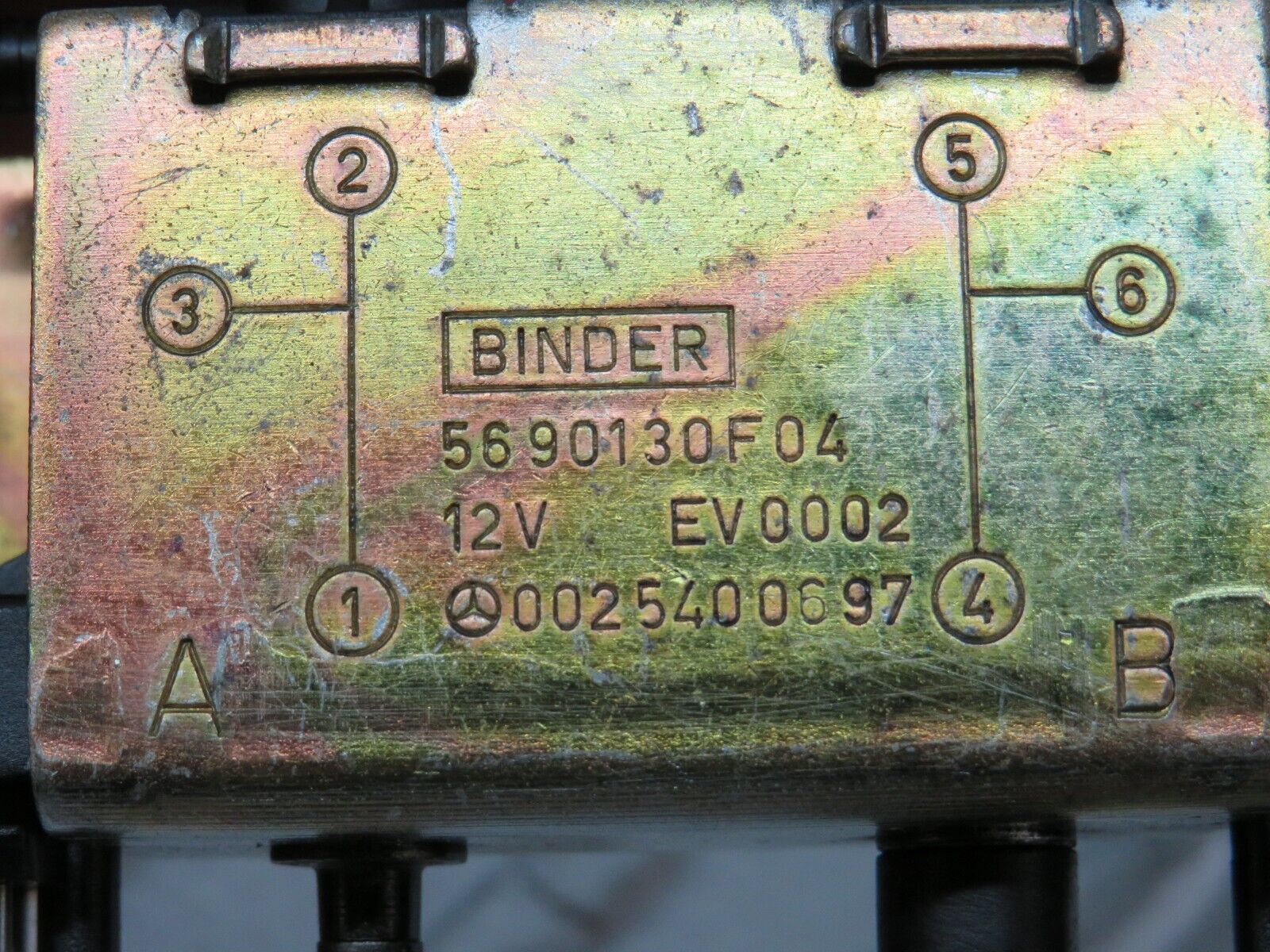 33384 Mercedes-Benz W202 C180 Solenoid Vacuum Valve 0025400697