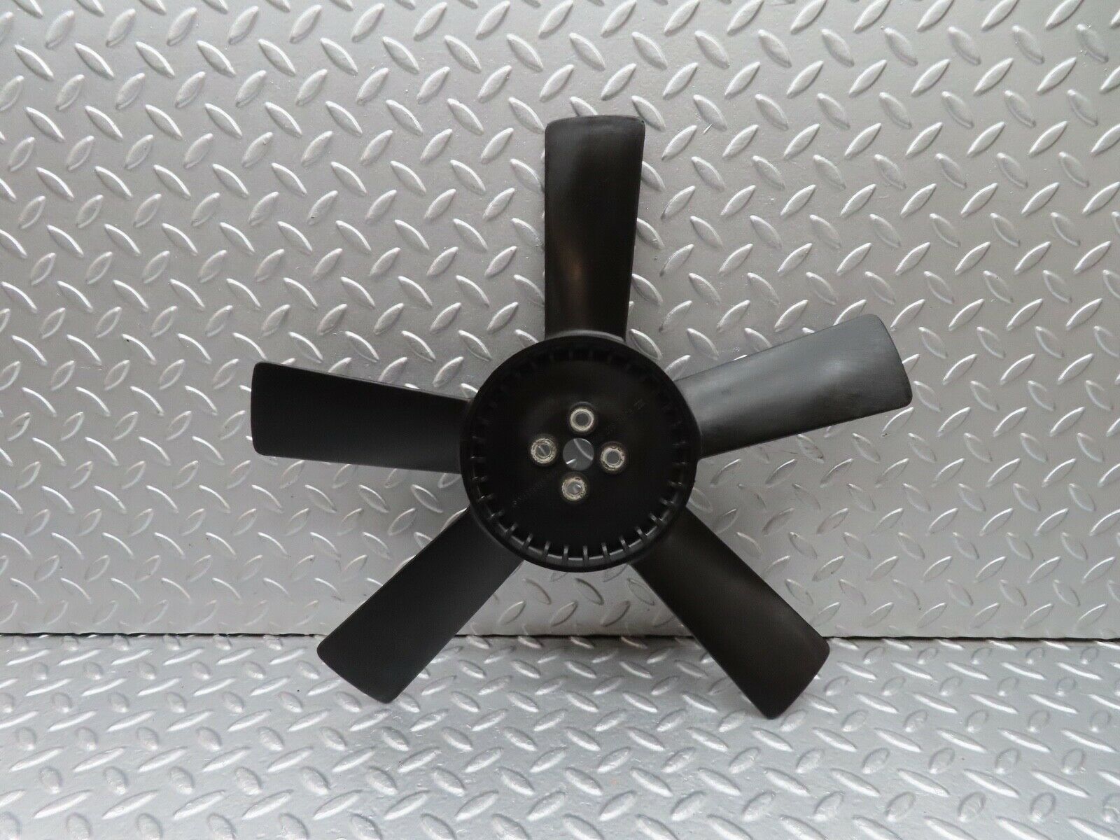 17938 Mercedes-Benz W123 200 Engine Cooling Fan 1152050406