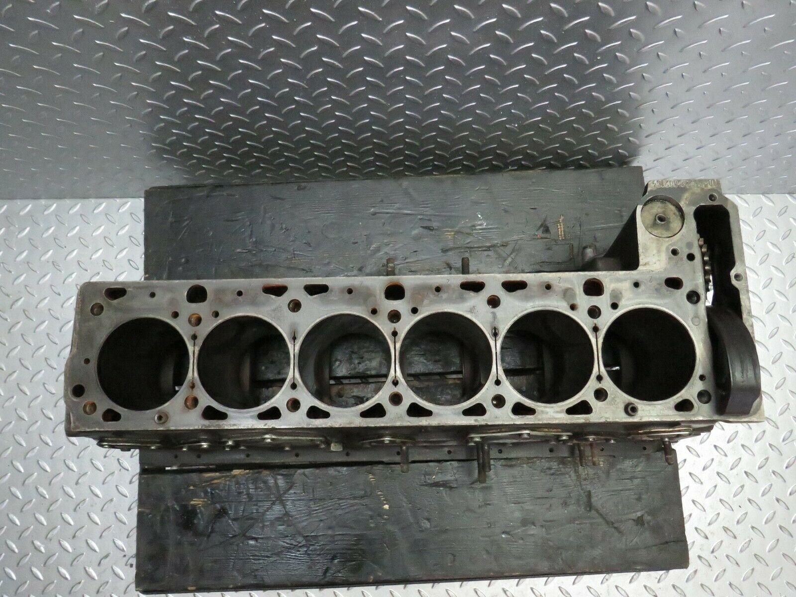 23677 Mercedes-Benz W114 280E Engine Block M110.981 1100110401