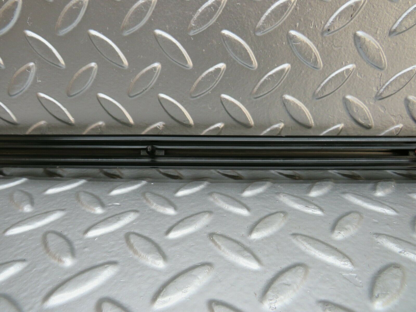 24007 Mercedes-Benz W123 280E Front Left Fender Wing Centre Moulding Trim