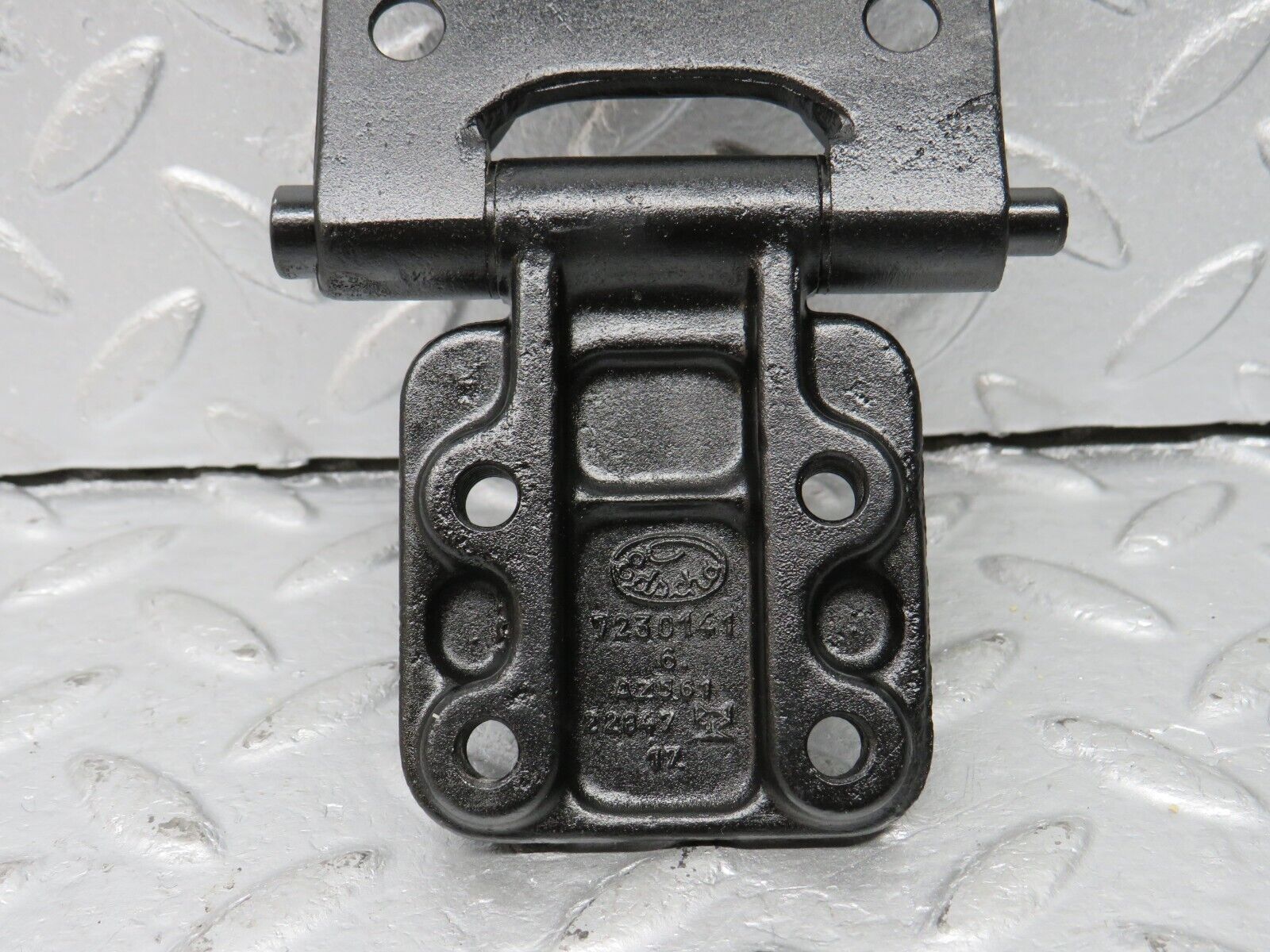 40480 Mercedes-Benz W110 230 Front Left Door Hinge