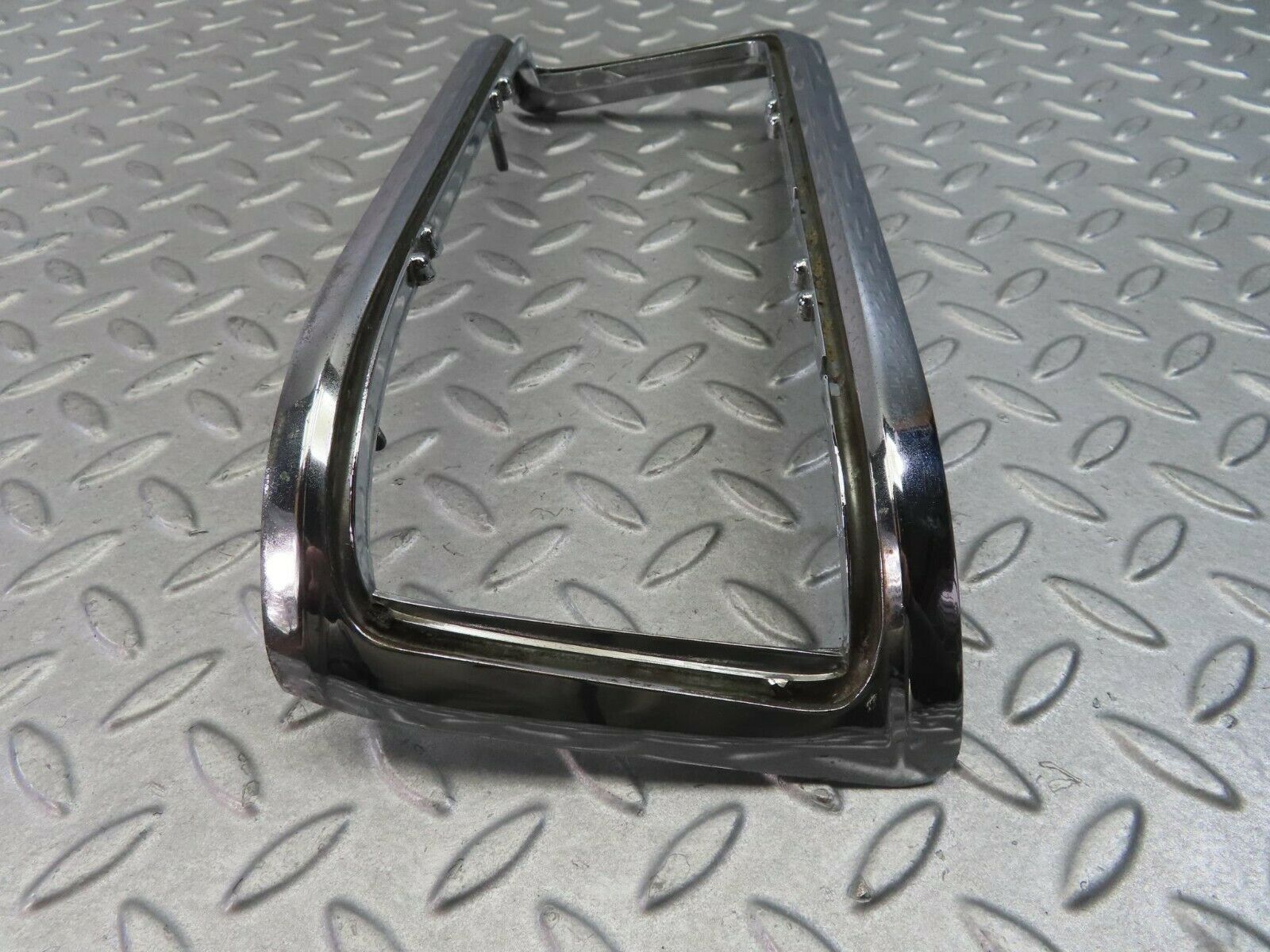 8510 Mercedes-Benz W115 Tail Light Chrome Frame Left