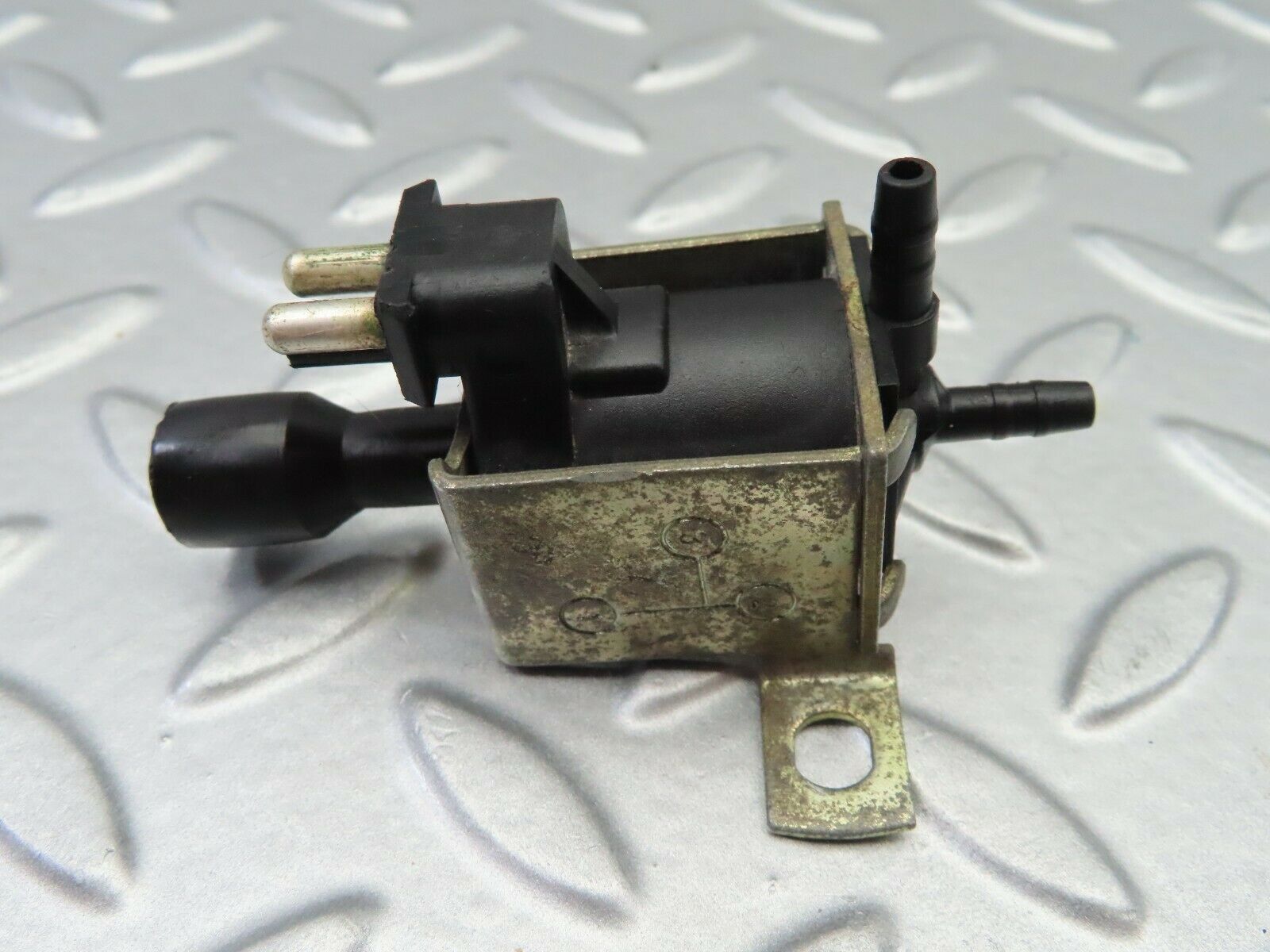 6711 Mercedes-Benz S124 E220 Wagon Vacuum Control Valve Pierburg 0015407097