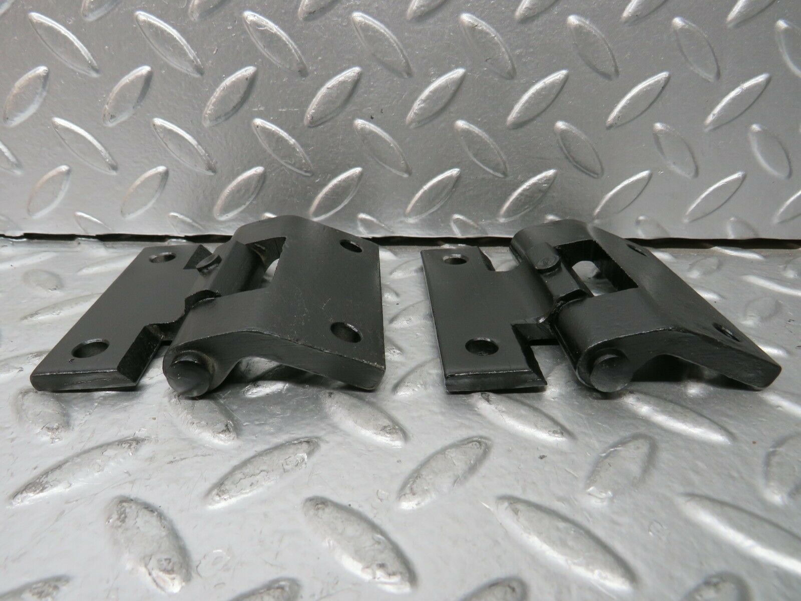 23692 Mercedes-Benz W114 280E Right Door Hinges Pair