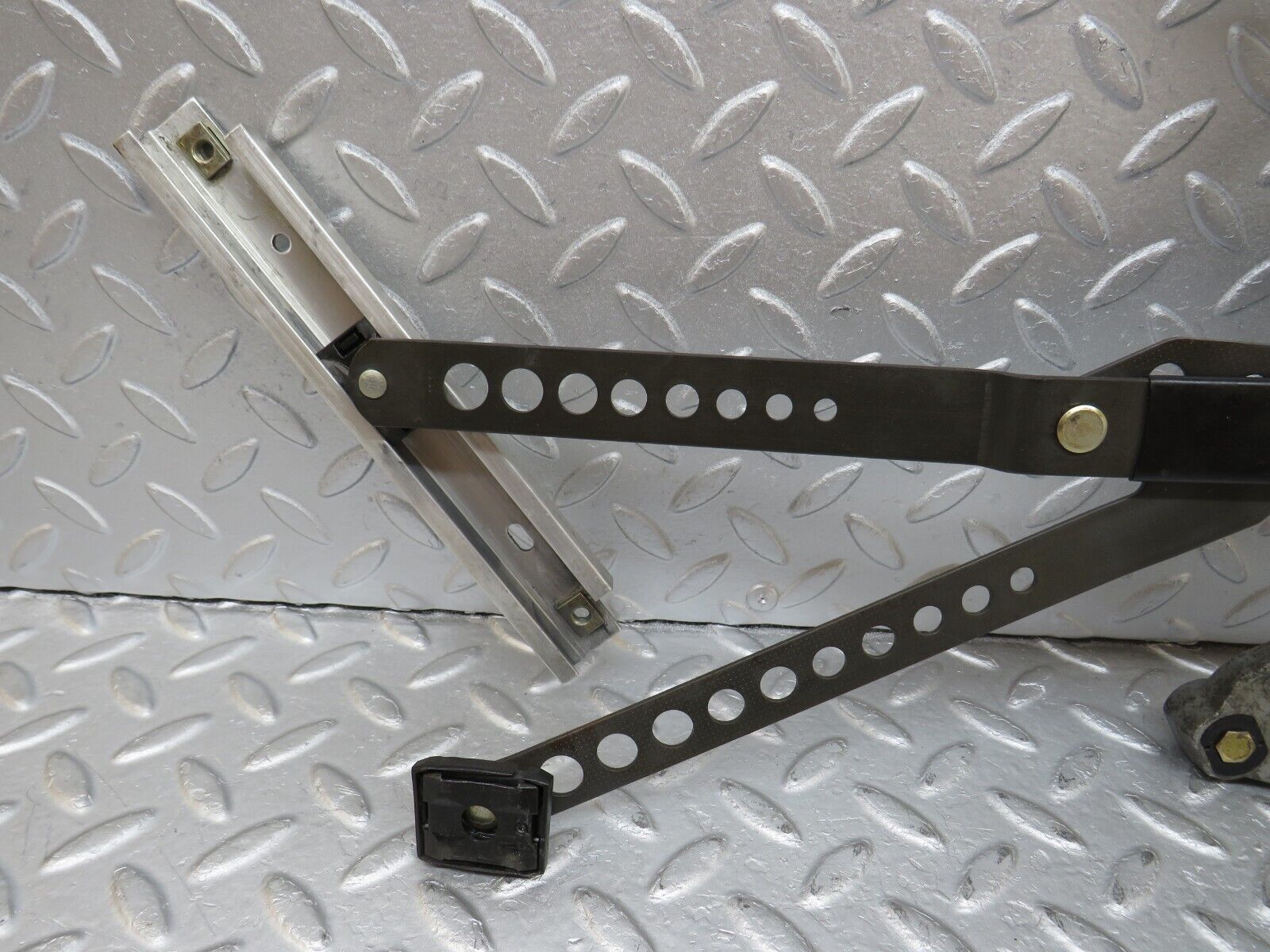 35988 Mercedes-Benz W126 420SE Front Left Power Window Regulator