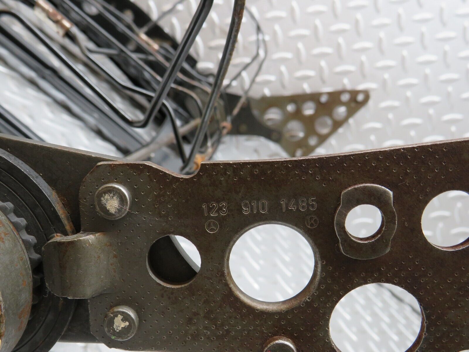 26969 Mercedes-Benz W123 240D Seat Backrest Right Side 1239101485