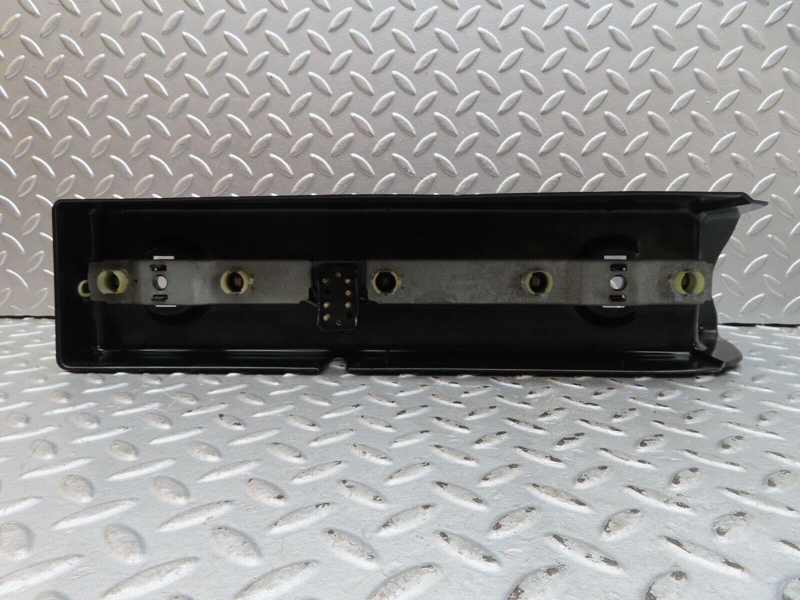 17580 Mercedes-Benz W116 450SEL Right Tail Light Bulb Holder