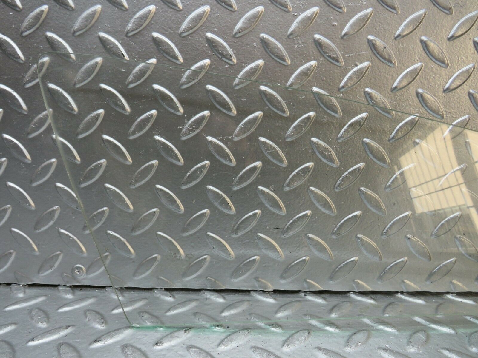 22854 Mercedes-Benz C107 450SLC Coupe Rear Right Quarter Window Glass