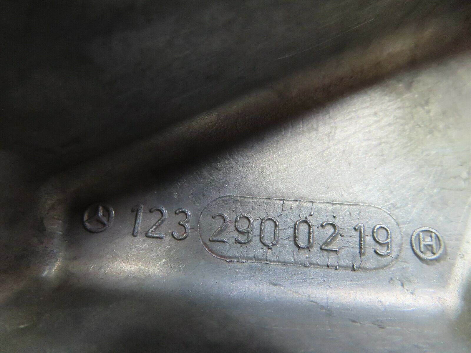 7674 Mercedes-Benz S123 230TE Wagon Brake Pedal Bracket Support 1232900219