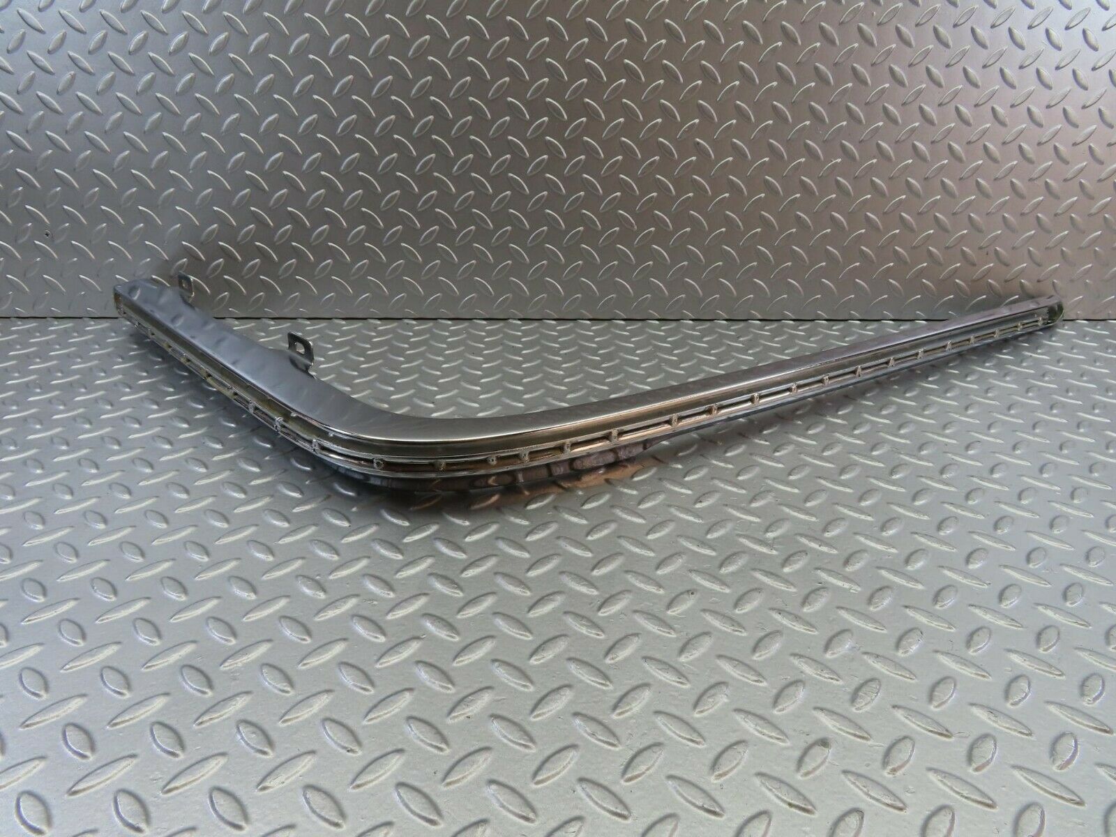 10606 Mercedes-Benz W116 Rear Left Upper Bumper Corner