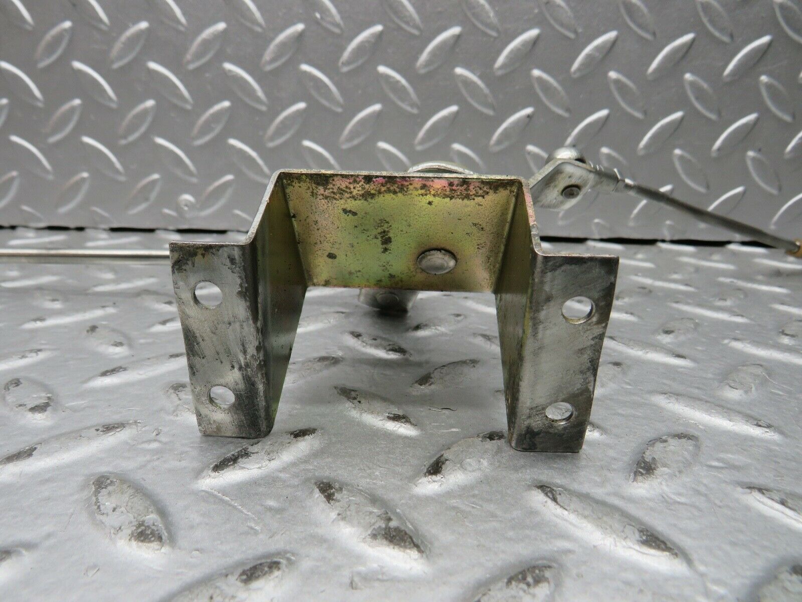 21798 Mercedes-Benz W126 300SE Throttle Linkage