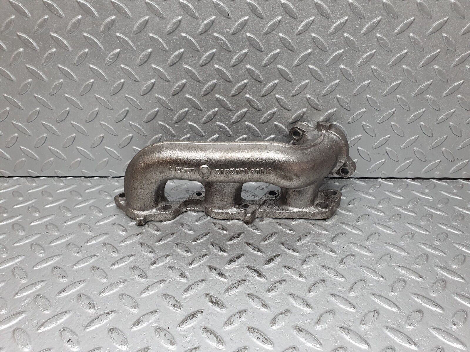 41202 Mercedes-Benz W126 300SE Exhaust Manifold Cylinder 4-6 1031422202