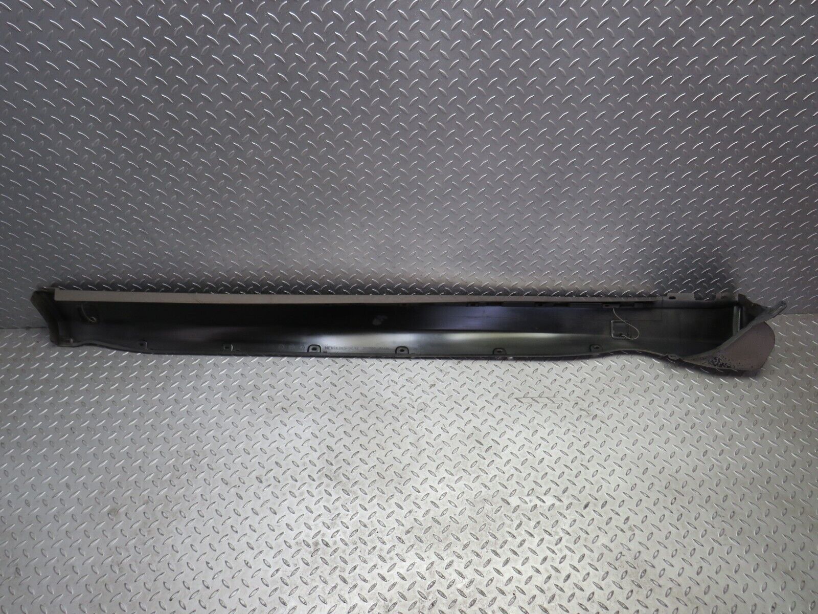 36607 Mercedes-Benz W201 190E 2.0L Side Skirt Right 2016906440 2016980930 2016981130