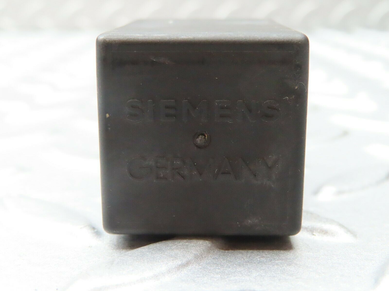 4195 Mercedes-Benz S123 200T Wagon Intermittent Wiper Relay 0008210863