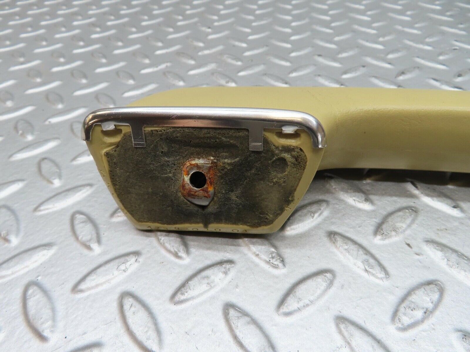 15301 Mercedes-Benz W123 230E Interior Door Handle Right 1239702001