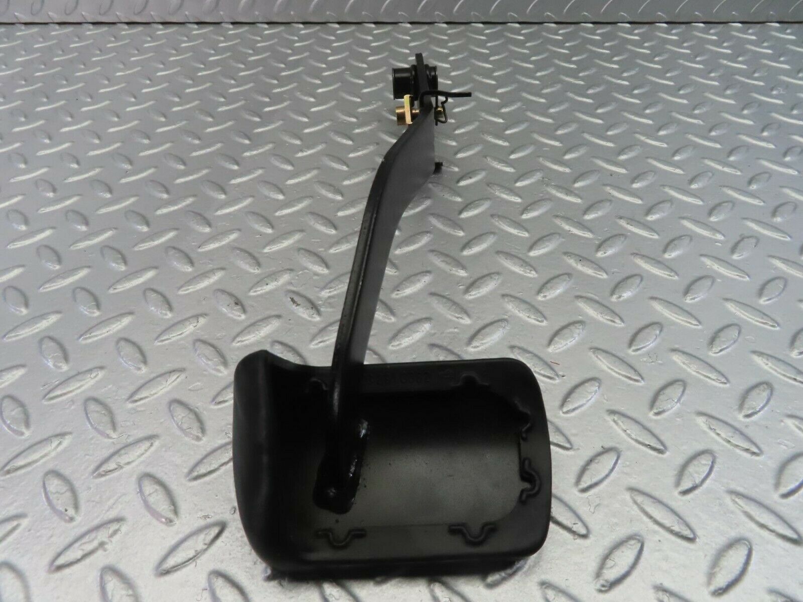 10495 Mercedes-Benz W201 190E Brake Pedal 1232910082