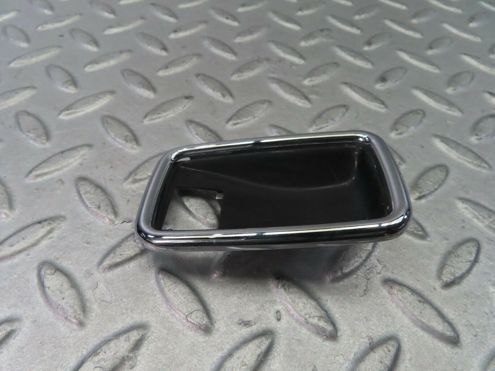 8662 Mercedes-Benz W108 Chrome Frame For Door Opener Left 1087660511