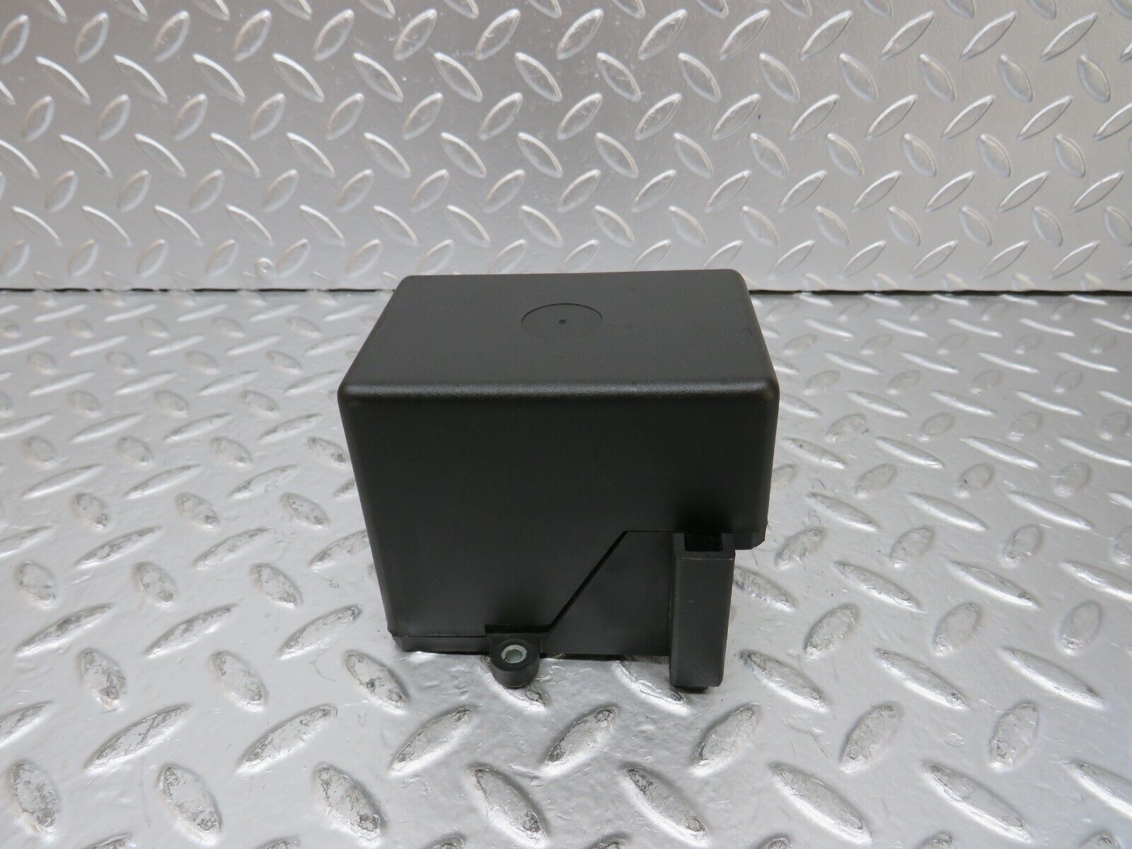 25357 Mercedes-Benz W201 190D Relay Box Cover 2015450103