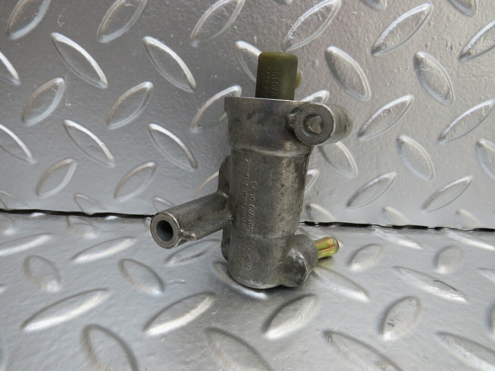 25393 Mercedes-Benz W201 190D Fuel Thermostat 6010700126