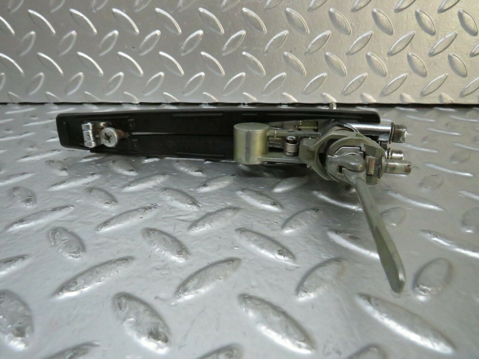 23720 Mercedes-Benz W116 350E Front Right Exterior Door Handle Key 1167600259