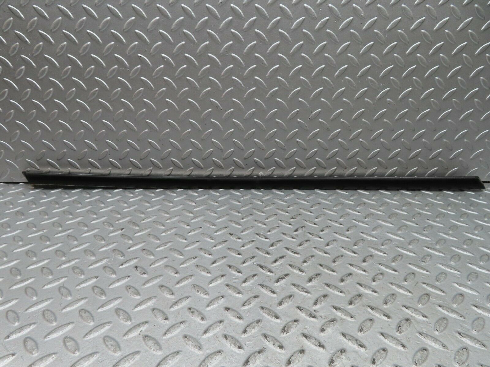 17893 Mercedes-Benz W116 450SEL Rear Right Door Centre Chrome Trim