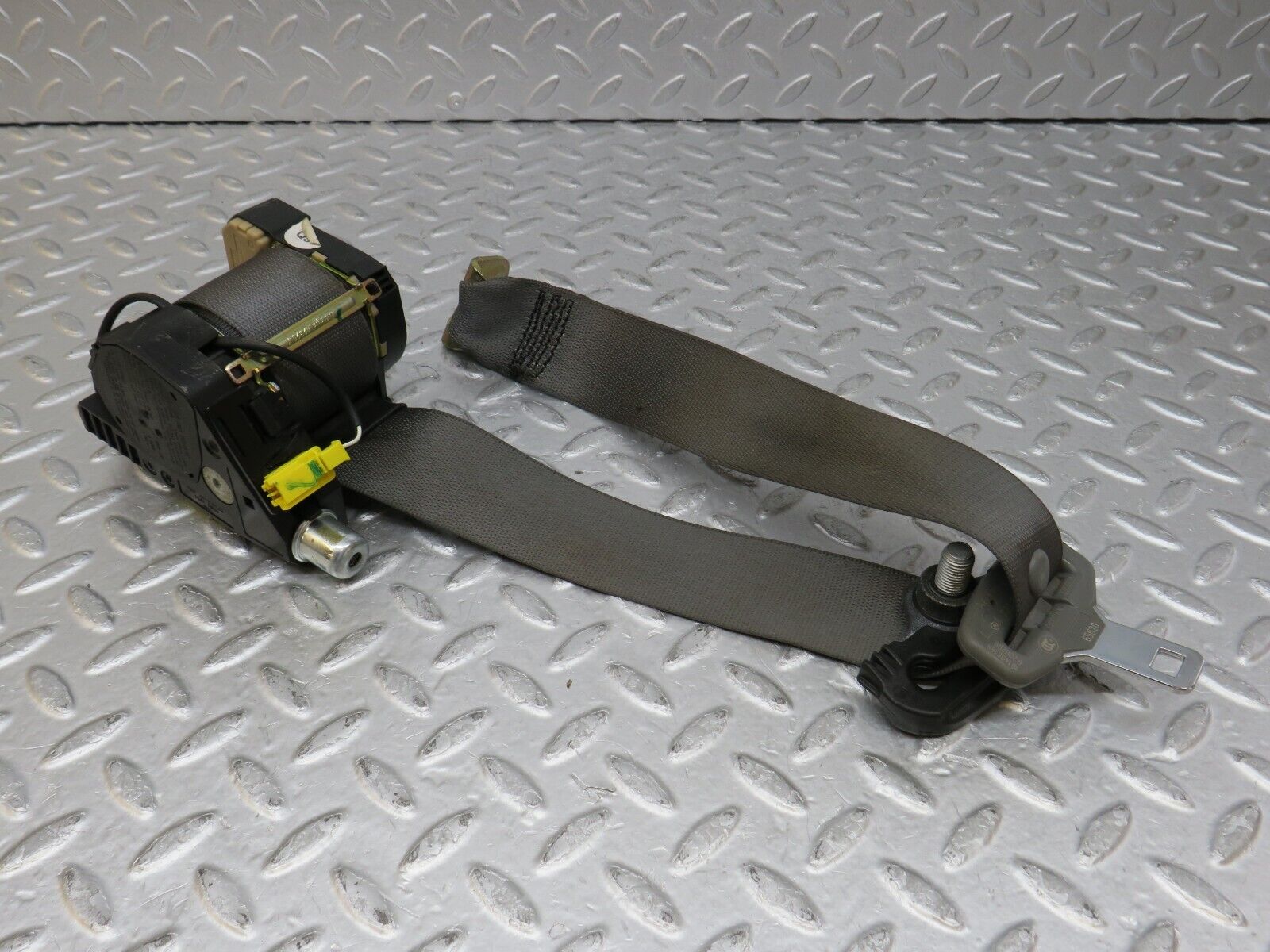 35279 Mercedes-Benz W221 Rear Seat Belt Set & Buckles 2218600485 2218600385