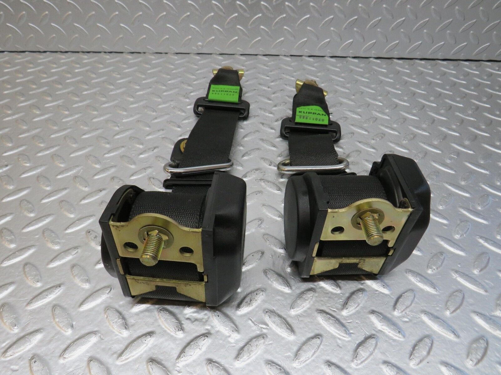 33833 Mercedes-Benz W201 190E 2.0L Rear Seat Belt Set With Buckles 1268601886