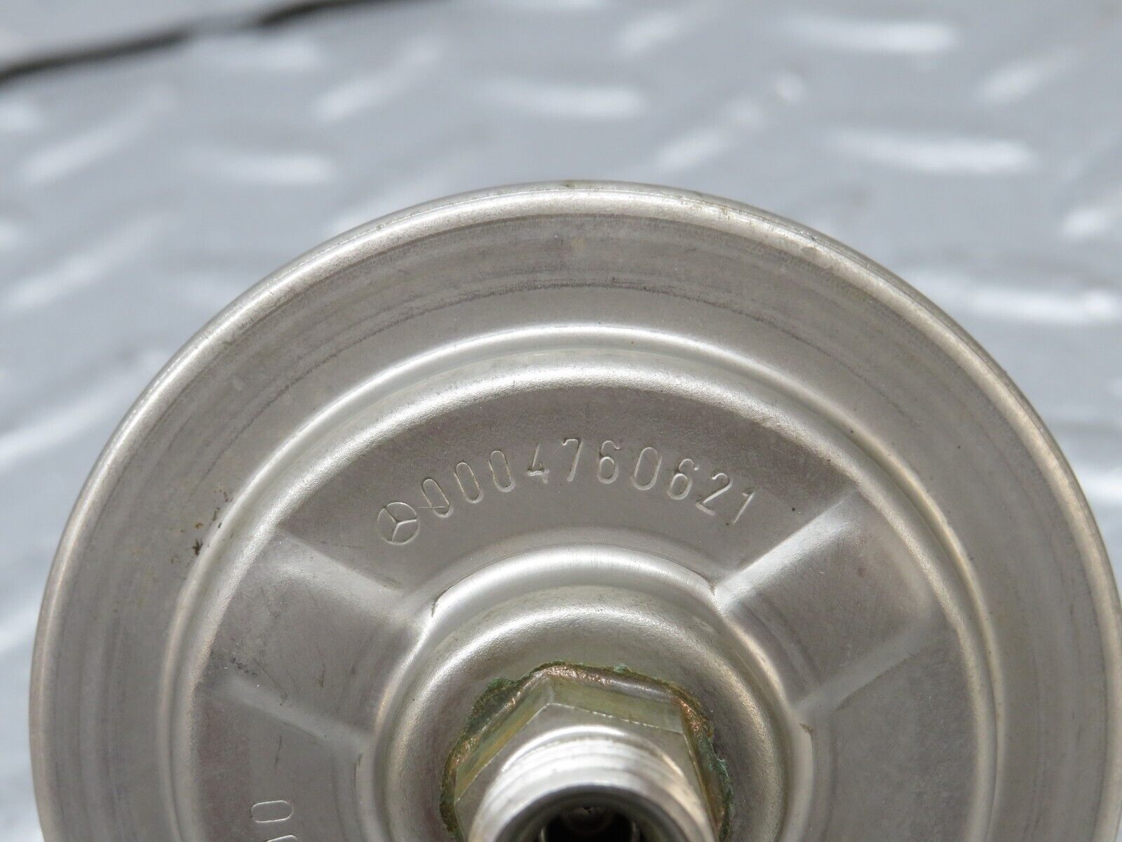 36572 Mercedes-Benz W201 190E 2.0L Fuel Pressure Regulator 0004760621