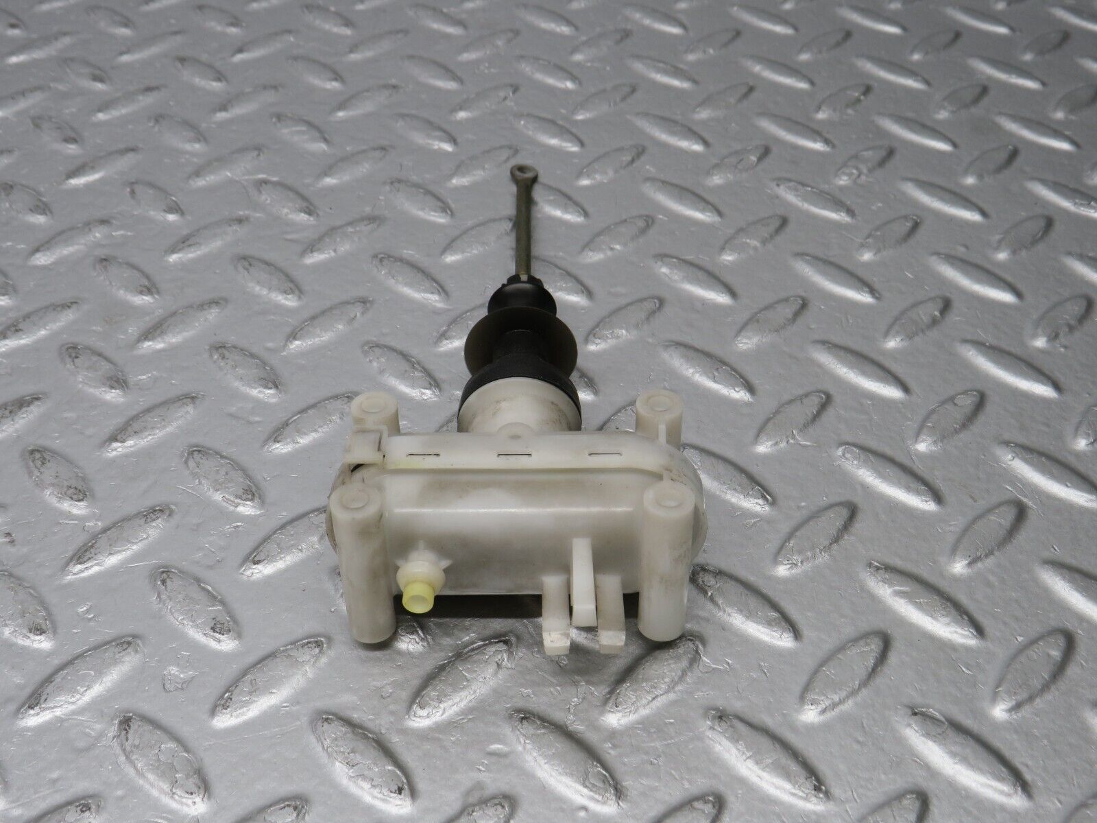 38908 Mercedes-Benz W201 190E 2.6L Rear Right Door Lock Vacuum Actuator