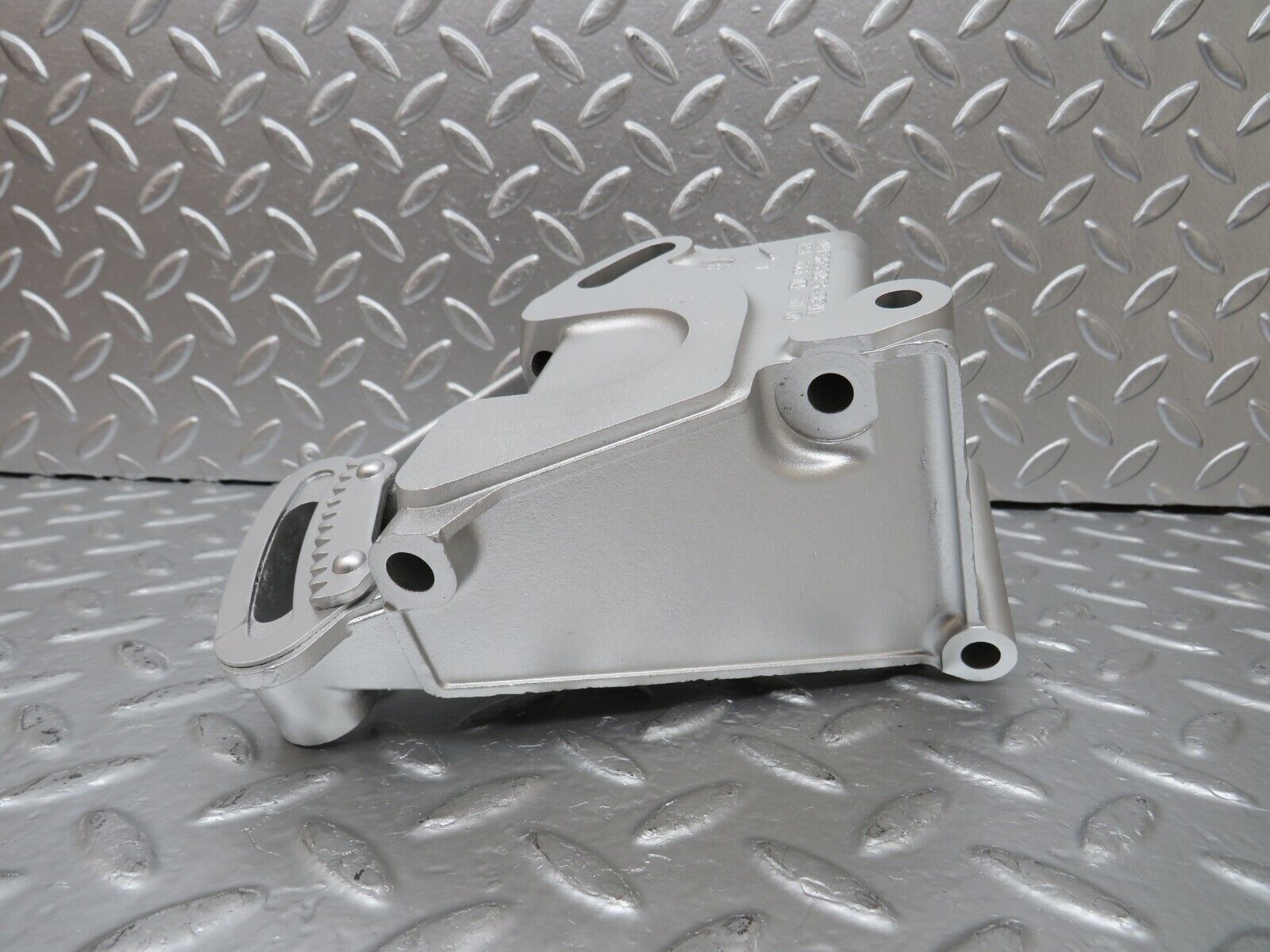 25489 Mercedes-Benz W123 200 Power Steering Pump Bracket 1234660241