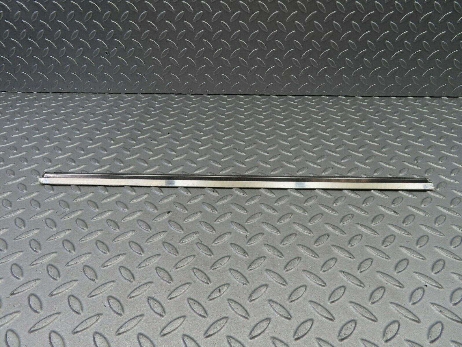 6171 Mercedes-Benz W126 380SE Sunroof Rail